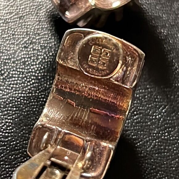 Estate Givenchy Paris New York Gold Tone Ribbed Half Hoop Clío Earrings - Picture 6 of 9